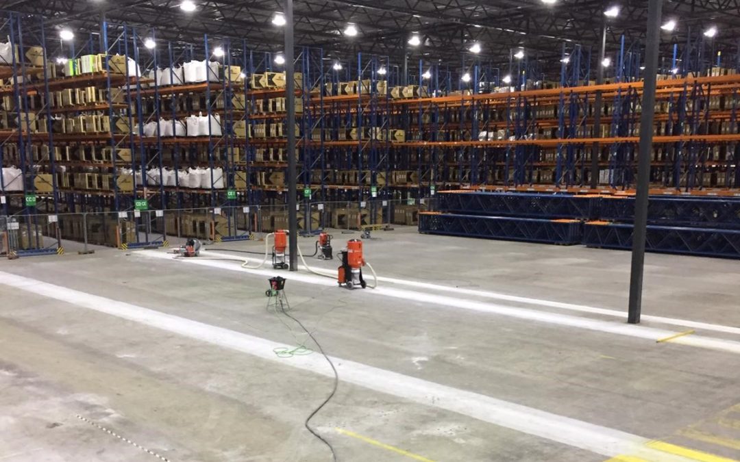betonvloer geschuurd om aan vlakheidsklasse 2 te voldoen.